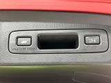 【パワーバックドア】スマートキーや運転席のボタンを押すだけでリアゲートが自動で開閉します!荷物を持っている時や、高い位置にあるバックドアを閉める際に便利な機能です♪