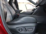 パワーシート搭載。微妙な調整が手軽にでき、ピッタリなポジションで運転することが可能です。