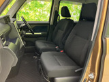 シンプルで使いやすいドライバーシート。運転に集中できる空間を演出します。