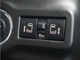 ◆両側電動スライドドア◆狭い駐車場でも乗り降りが楽々♪お子様が隣の車にドアを当ててしまう心配もございません!小さなお子様連れの方もこれで安心。