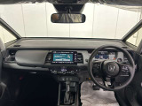 水平基調のインテリアデザインがすっきりとした車内と見晴らしのよい視界を与えてくれます♪