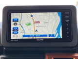 鮮明な地図表示で、目的地までスムーズに案内してくれます。運転に集中できる、頼れるナビゲーションシステムです。情報も豊富で安心です。