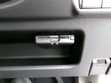 ETC車載器が付いています。ここも、あそこも、、最近はスマートインターチェンジも増えてきましたよね!最初から付いているので、お買い得^^