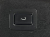 【パワーバックドア】スマートキーや運転席のボタンを押すだけでリアゲートが自動で開閉します!荷物を持っている時や、高い位置にあるバックドアを閉める際に便利な機能です♪