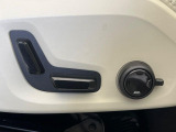 【パワーシート】スイッチ一つで簡単にシート位置の微調整が可能!電動だから力もいりません!自分に最適なシートポジションにセットして、快適なドライブをお楽しみください。