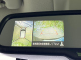 駐車時の安全性を高めるバックモニター。狭い場所でもスムーズに駐車できます。運転に自信がない方にもおすすめです。