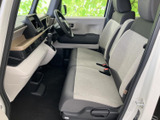 運転席からの視界は良好。運転に必要な情報が確認しやすく、安全運転をサポートします。