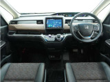 ◆インテリアパネル◆視界広々で非常に運転しやすくロングドライブでも疲れを感じさせないすっきりとまとまったインパネ周りです。