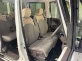 乗降がしやすい運転席。高さが調節できて小柄な方でも運転しやすいポジションをとることができます。