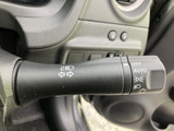 操作しやすい位置に配置されたウインカーレバー。正確な合図で、安全運転をサポートします。確実な操作感で、安心して運転に集中できます。