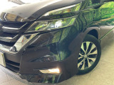 【LEDヘッドライト】悪天候や夜間走行時も良好な視界を確保し安心して運転できる高輝度LEDヘッドライトを装備!点灯速度が早く、消費電力も抑えられています。