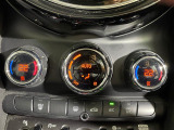 【 オートエアコン 】車内温度を感知して自動で温度調整をしてくれるのでいつでも快適な車内空間を創り上げます!