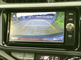 後方からの状況を、広角で確認できるバックモニター。狭い道でも安全に駐車できます。運転に不安を感じる方にもおすすめです。
