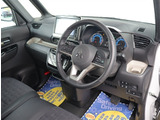 お車選びをお楽しみ頂けるよう、在庫車の展示スペースを十分に確保しております。