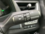 操作しやすいウインカーレバーは、安全な車線変更をサポートします。直感的な操作感で、スムーズな運転を可能にします。