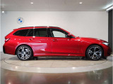 ☆BMWの前後重量配分50:50はエンジン自体をフロントタイヤよりも後ろにずらし、通常はエンジンルーム内に搭載される重量物であるバッテリーをトランクに移動させるなどして実現されています☆