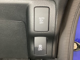 VSA装備車です。VSAはドライバーの操作と車の動きを見守っています。もし車の挙動が乱れたとき、4輪別々にブレーキをかけたり、エンジンパワーをしぼることによって車を安定させます。
