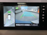前後左右4つのカメラで、上から見たような映像をお届け、駐車時も安心、アラウンドビューモニター付(肉眼では確認し辛い左前の映像に切り替えることも可能です)。