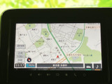 見やすい地図表示で、目的地までスムーズに案内します。細かな道順もわかりやすく、初めての場所でも安心です。