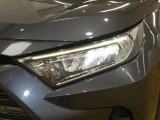LEDヘッドライトです。デザイン性がよくとても明るいので、夜間の走行や悪天候でも安心です。しかも長寿命!