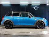 ☆MINIの車の始まりは大人四人がギリギリ乗れるコンパクトな車です!!今となっては3ナンバーですが、もともとは5ナンバーの車でした!!