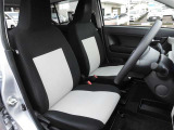 【内装】ピクシスエポックの車内です♪もちろん、フロアマットもついてますよ〜!