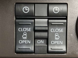 両側電動スライドドアのスイッチ付です。車内からもスイッチひとつで楽にドアの開閉が可能です。電動なので開閉時に力を使う必要がなく、半ドアになることもありません!