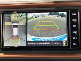 後方からの安全確認をサポートするモニター。駐車時の取り回しが格段に楽になります。狭い場所でもスムーズに駐車可能です。