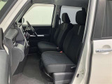 【運転席・助手席シート】いたみ、汚れなどは少なく、全体的に良好な状態です。