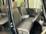 当車両は、次のお客様に気持ちよくお乗りいただくため、専門スタッフによる【徹底シートクリーニング】を施工済みです!