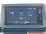 お気に入りの音楽をクリアな音質で楽しめます。様々なメディアに対応し、ドライブ中のエンターテイメントをより豊かなものにします。