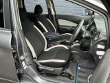 ヘタリもなく綺麗な状態です。シートリフトがついてますので、お好みのシートポジションで運転できます。