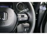 Hondaセンシングの機能のひとつ、アダプティブクルーズコントロール付!アクセルから足を離しても設定したスピードと前車との車間を保ち走行してくれます!車線維持もアシスト☆高速道路で疲労軽減ですね☆