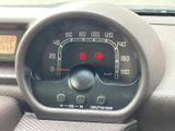 視認性の高いメーターで、運転に必要な情報をしっかり確認。直感的に操作できるので、安全運転をサポートします。運転に集中できますね。