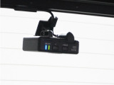 ◆リアにもドライブレコーダーを装備しております◆映像・音声などを記録する自動車用の装置です。もしもの事故の際の記録はもちろん、旅行の際の思い出としてドライブの映像を楽しむことができます。
