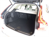 荷室は505Lの容量があり、リアシートを倒すことで1432Lまで拡大可能です ラゲッジはスクエアなスペースが確保されており、旅行でも乗車人数分の荷物を余裕で積み込むことができます