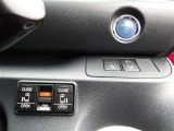 プッシュスタートボタンの画像です。スマートキーを携帯さえしていれば、キーを探さなくてもお車の始動が出来て便利です!