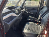 運転席からの視界は広く、運転操作もスムーズに行えます。快適なドライビングをサポートする、機能的な空間です。安全運転をサポートします。