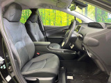 運転席シート廻りは使用感も少なく、良好な状態となっています。前オーナー様が丁寧に使っていたことがよくわかりますね。