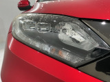 LEDヘッドライトは、点灯の瞬間から最大光量を発揮し、突然暗くなるトンネルなどでの安定感を高めます。