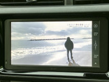 停車中にテレビや動画を楽しめる機能。待ち時間や休憩時間に、リラックスした時間を過ごせます。