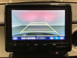 バックでの車庫入れも安心です! リアカメラが付いているバックモニター付のナビを装備しております。操作線もついており距離感も画面から確認できます。