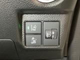 ハンドルの右側にはヘットライトリベライザーとHondaセンシング用のメインスイッチがついています。ヘッドライトリベライザーは道路状況や積荷の加重に応じてライトの高さを調節できます。