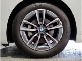 【BMWアロイホイル】軽量かつ強度に拘ったアロイホイル。走行性能ポテンシャルを引き出す設計。車の足元を引き締めてくれる大きなポイントはアロイホイルです。