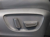パワーシート搭載。微妙な調整が手軽にでき、ピッタリの最適なポジションで運転することが可能です。