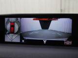 上から車両を見下ろしたような映像をナビゲーション画面に表示する「パノラミックビューモニター」を搭載しています。