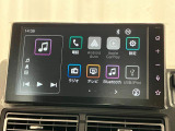 【9インチスマホ連携ディスプレイオーディオ】 対応しているスマホアプリを大画面で使えます!フルセグテレビやラジオの視聴、Bluetooth接続による音楽鑑賞、ハンズフリー通話なども利用可能です。