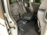 後席をはね上げれば、「もうひとつの荷室」が生まれます。