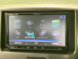 ラジオやCD、SDなど様々なメディアに対応。お好みの音楽を車内で楽しめます。クリアな表示で、選曲も簡単に行えます。