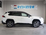 ハイブリッドモデルは2.5L!燃費も走りも大満足♪